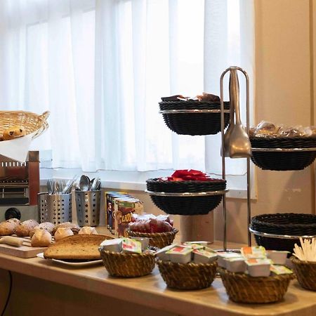 Wink Hotel Juvisy Esterno foto