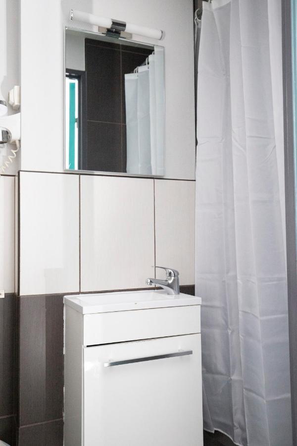 Wink Hotel Juvisy Esterno foto