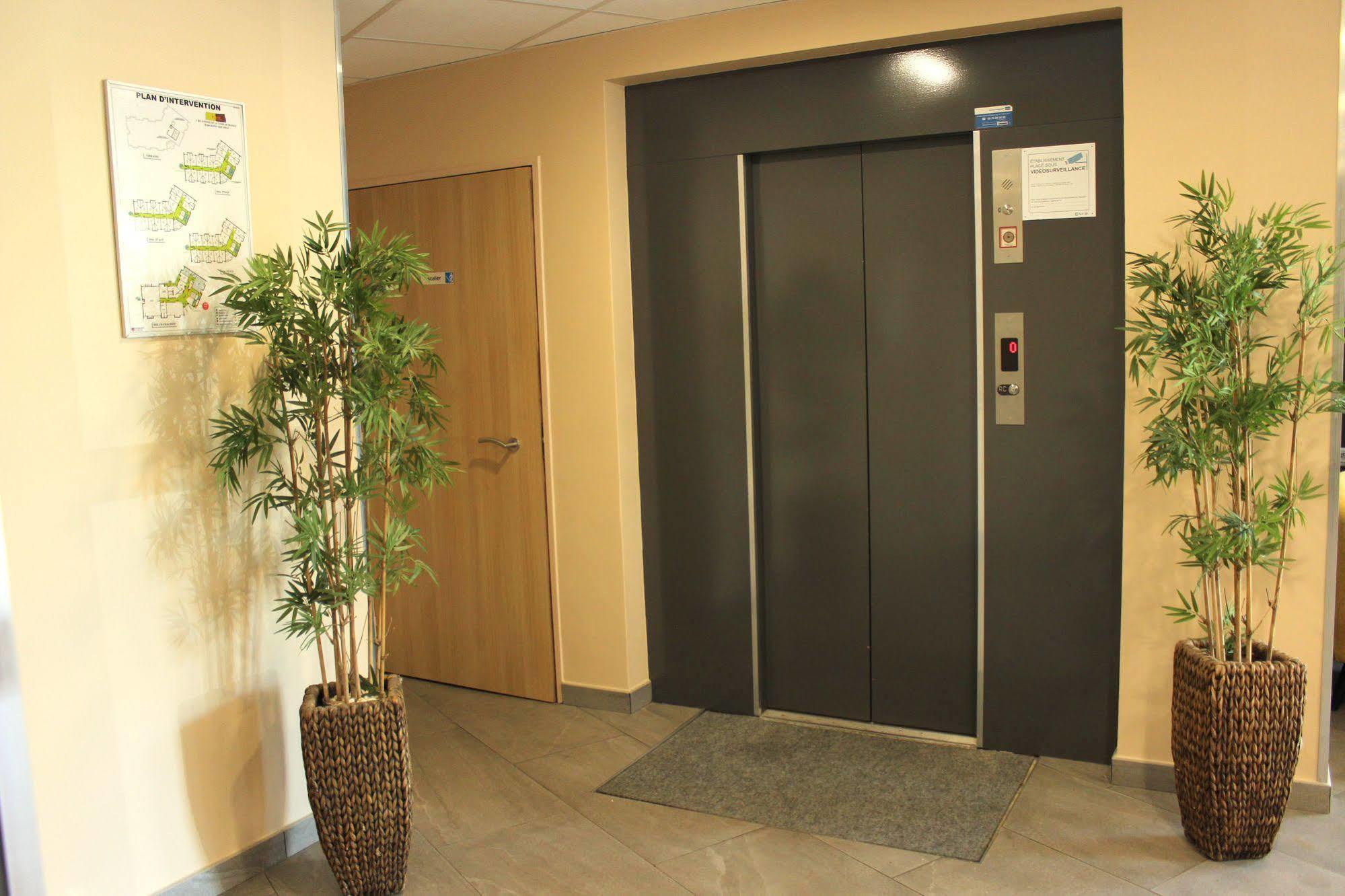 Wink Hotel Juvisy Esterno foto