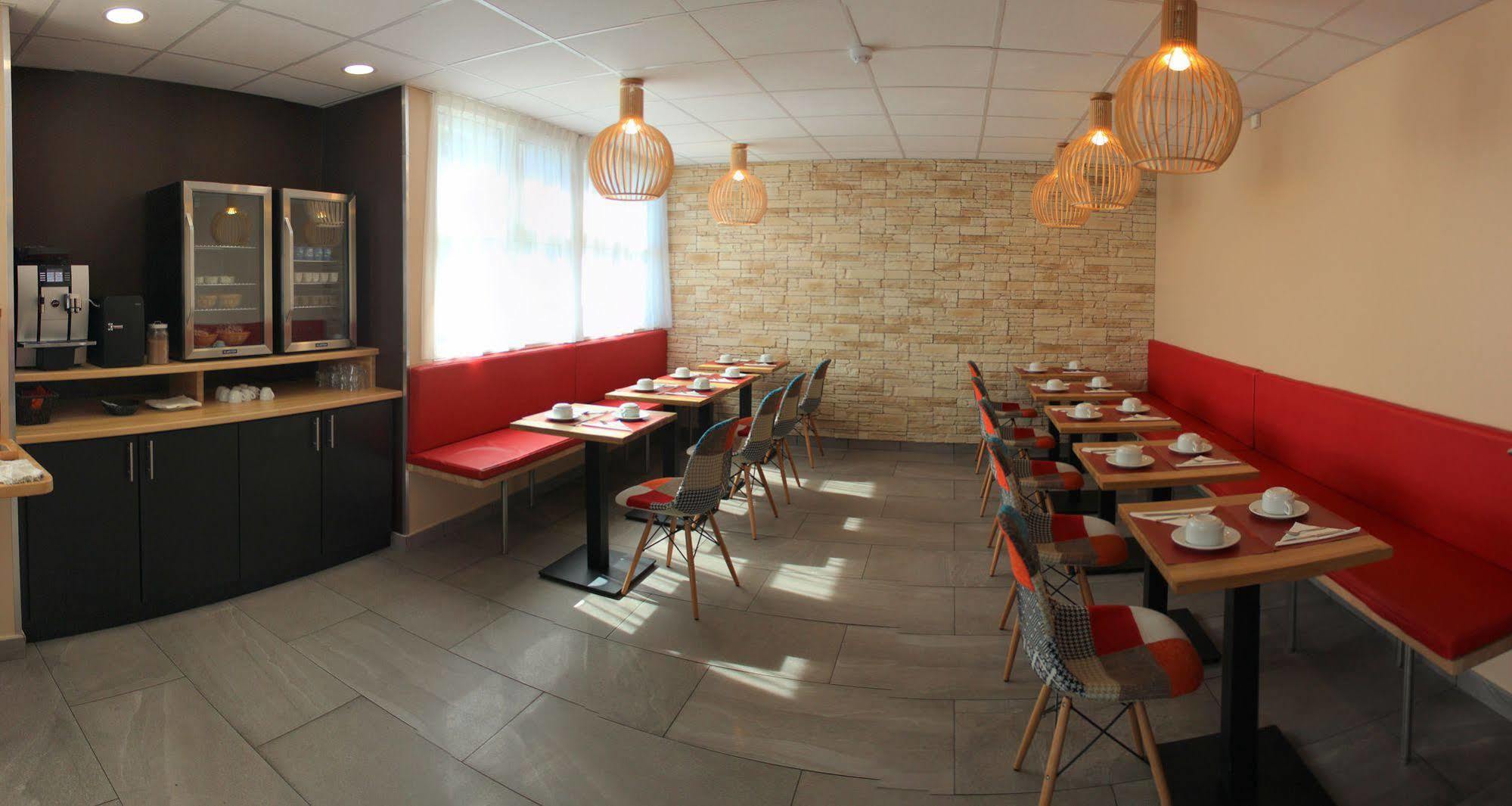 Wink Hotel Juvisy Esterno foto